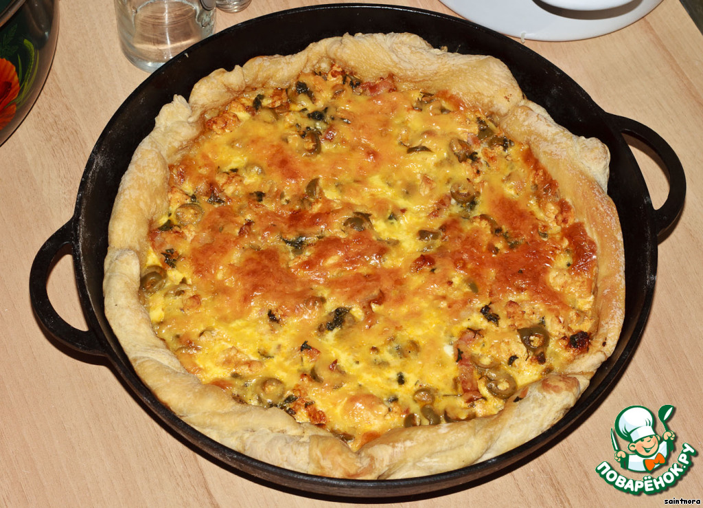Pie with meat and olives