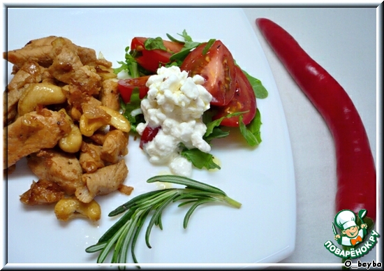 Slices of tender chicken with cashew nuts