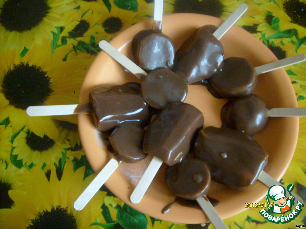 Fruit in chocolate glaze