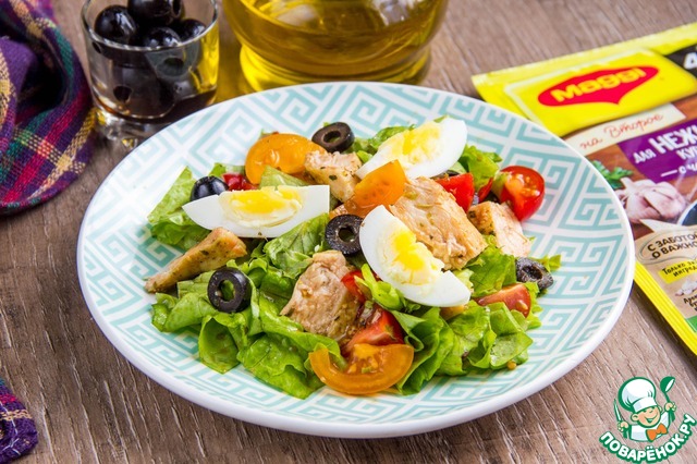 Salad with chicken and vegetables