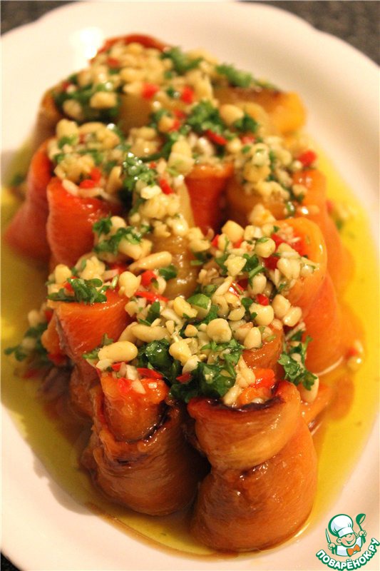 Жареные перцы с филе анчоусов в соусе
