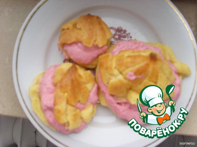 Пирожное со взбитыми сливками