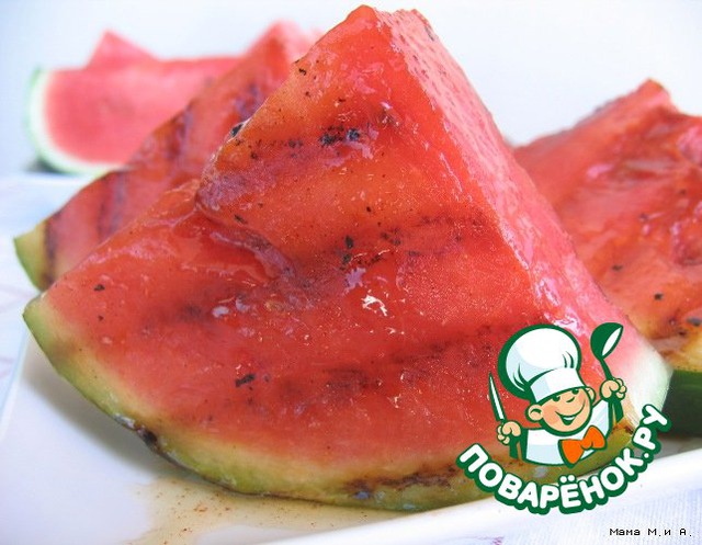 Grilovanie watermelon slices with honey-lime syrup