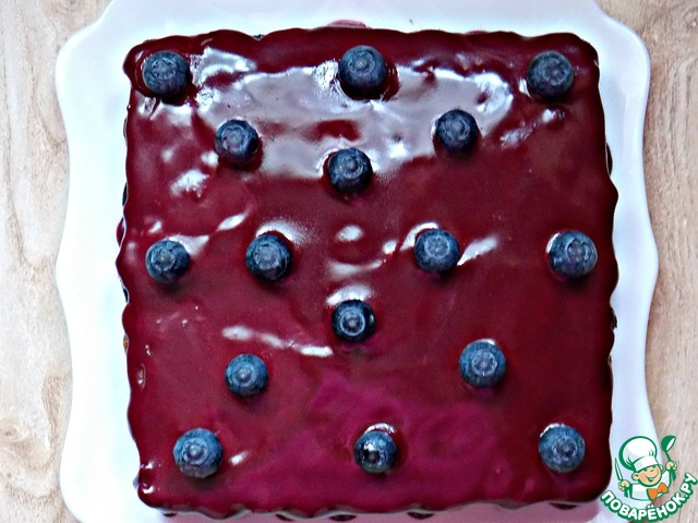 Poppy seed cake with berries