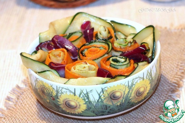 Теплый салат из цуккини, морковки и гречи