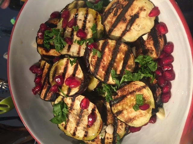 Закуска из баклажанов, трав и граната