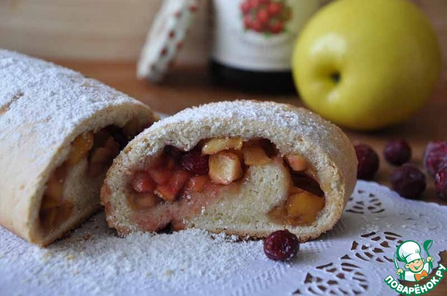 Sand cake with apples and cranberries