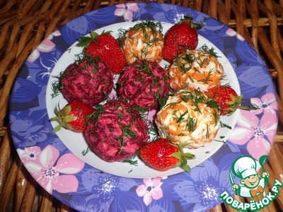 Закуска из свеклы и моркови с земляникой и грецкими орехами 