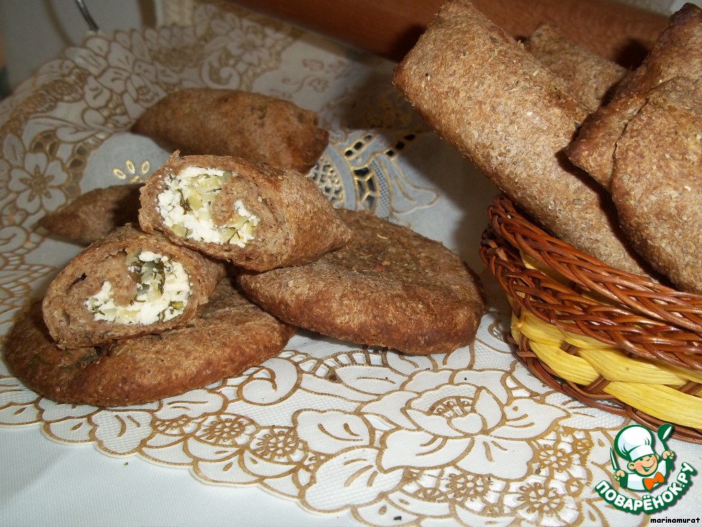 Bread rolls with cheese and onion stuffing