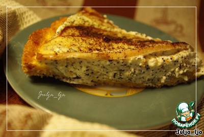Honey cake with curd, poppy and pear