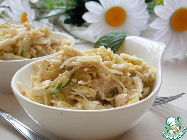Spicy salad with creamy dressing