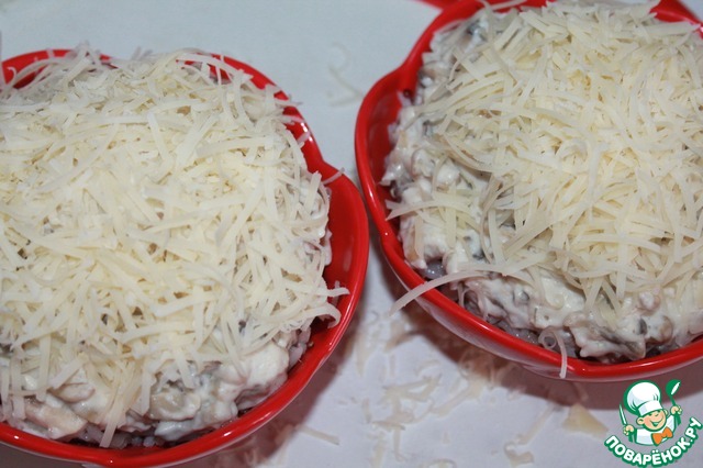 Eggs with rice, baked in mushroom sauce