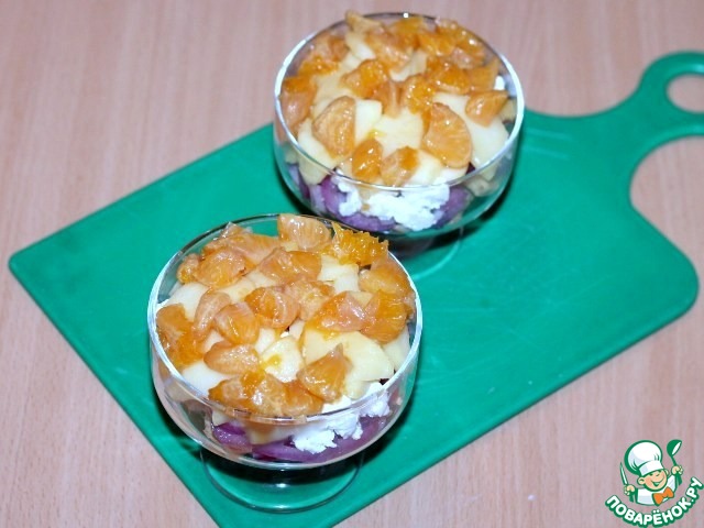 Salad with Apple, chicken and cheese