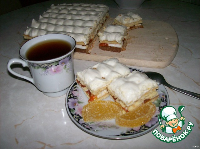 Песочно-фруктовое пирожное с кремом  