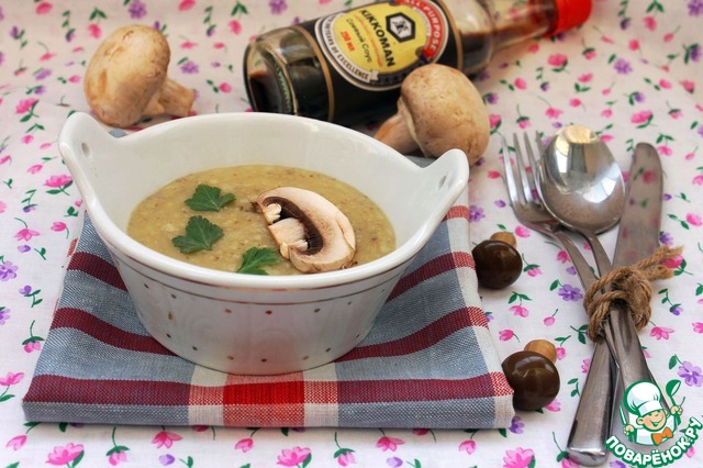 Soup with white mushrooms and soy sauce