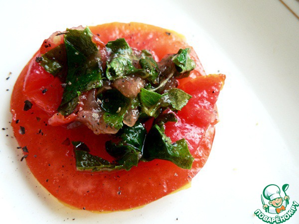 Томаты с сальсой из виноградных листьев