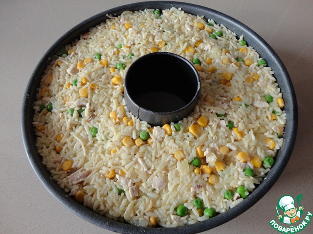 Rice with chicken, peas and corn