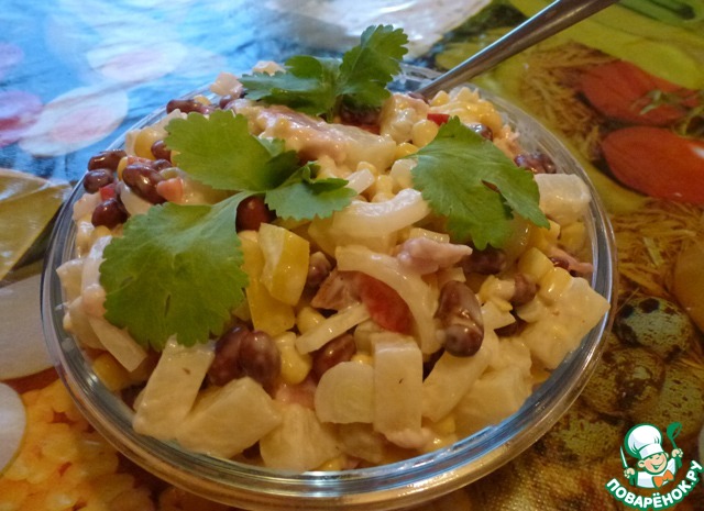 Lazy salad with bacon and pineapple