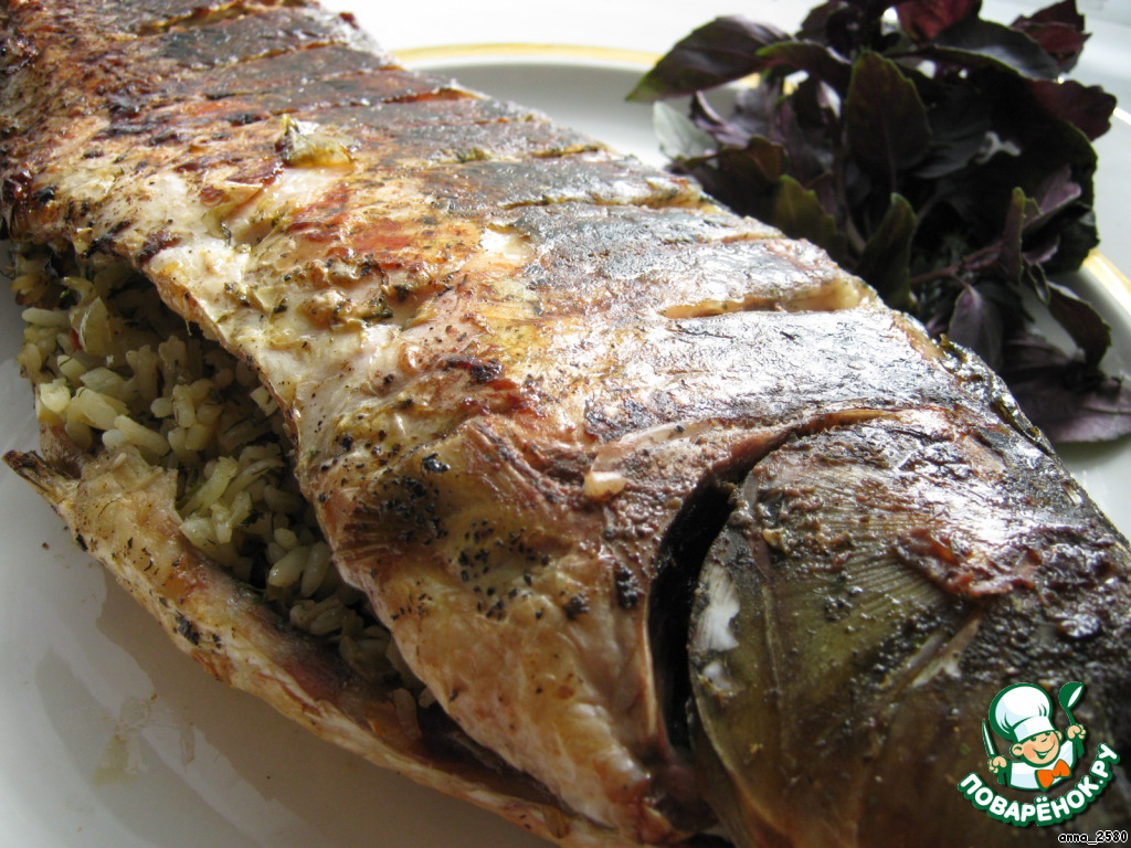 Carp stuffed with rice