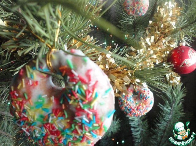 Gingerbread honey on the tree with rye flour