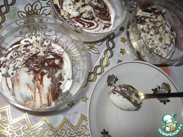 Cottage cheese and banana dessert with chocolate