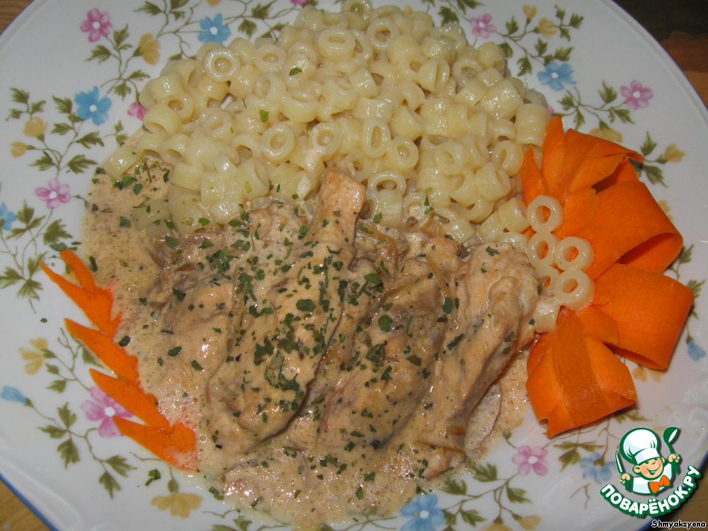 Chicken fillet in creamy sauce