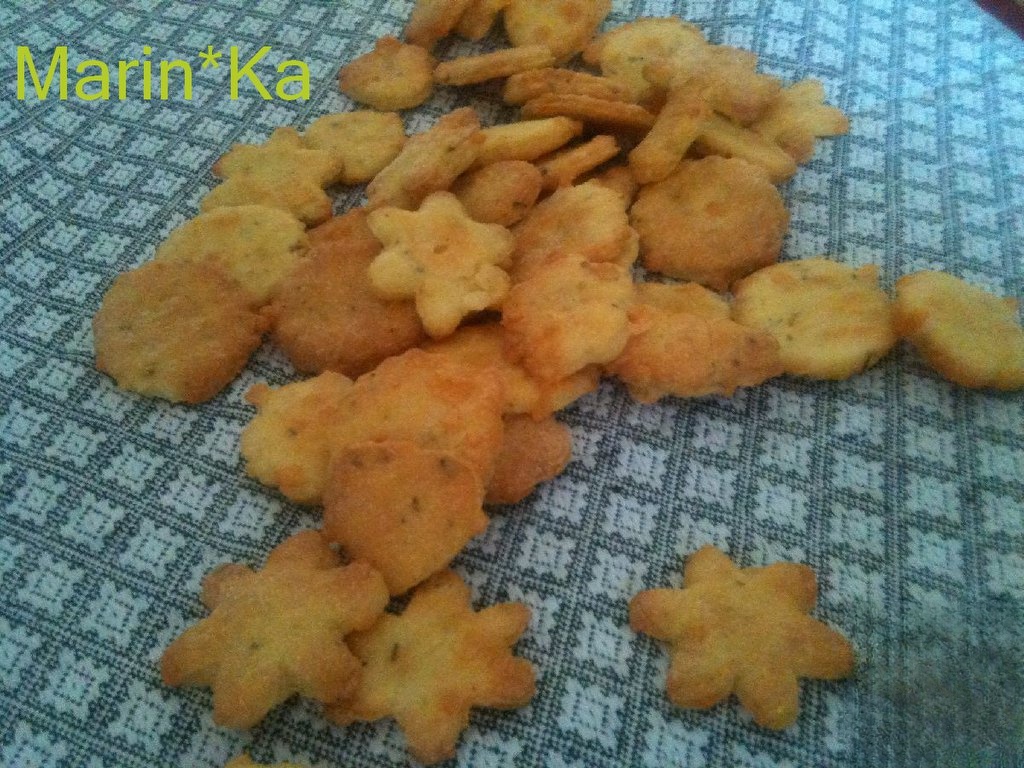 Cheese biscuits with herbs