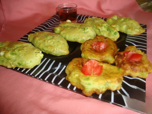 Snack cookies made from avocado