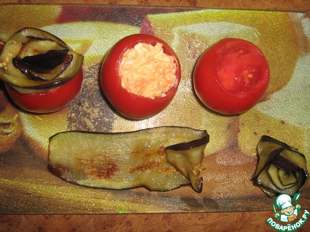 Фаршированные помидоры с сыром и чесноком