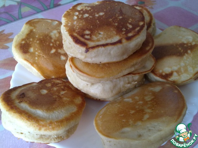 Pancakes with Apple juice and honey