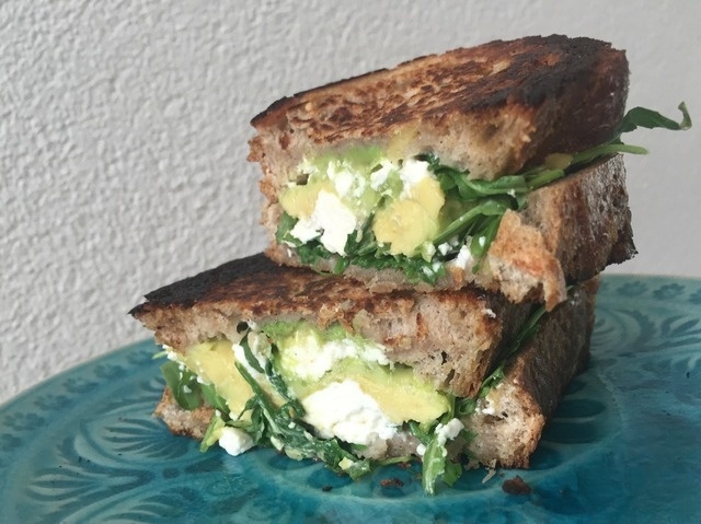 Sandwich with avocado, arugula and cheese