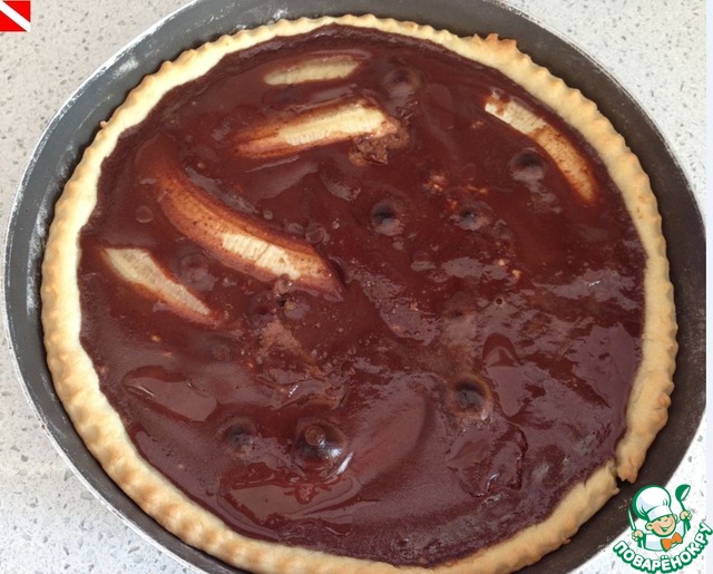 Tart with bananas and chocolate 