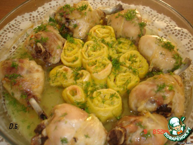 Chicken drumsticks with orange-mustard sauce with rolls