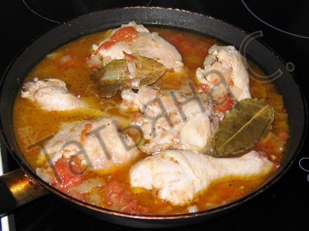 Chicken in tomato sauce with homemade noodles