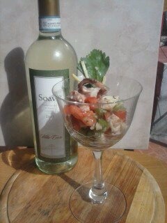 Салат из осминога со свежими овощами