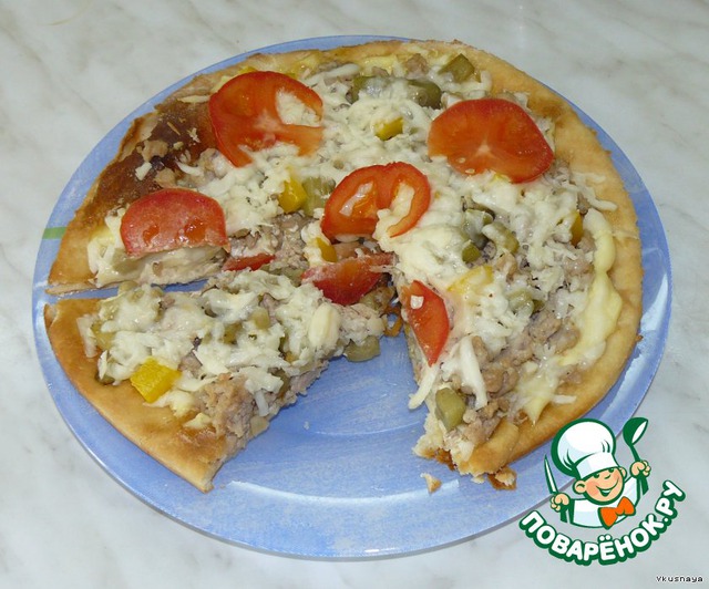 Pizza with minced meat, eggplant and feta