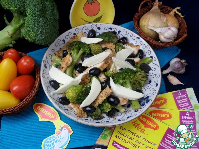 Salad with chicken, broccoli and mozzarella