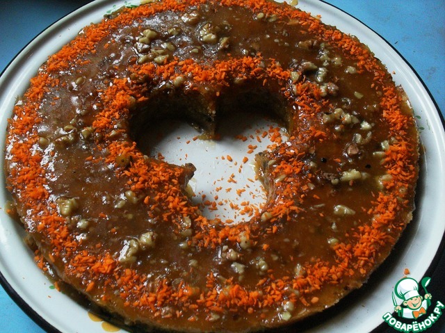 Nut cake with honey-walnut caramel