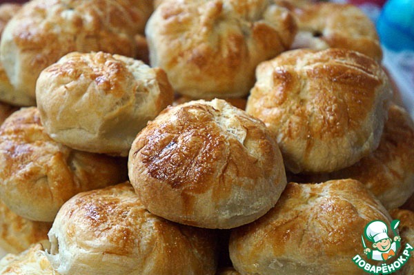 Pies with potatoes and bacon