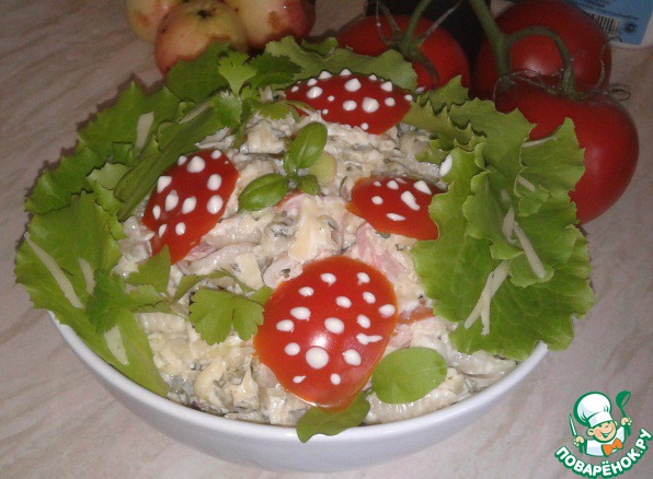 Холодный салат из макарон с сосисками