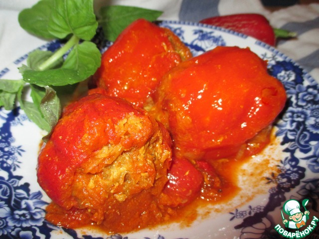 Peppers stuffed with potato and chicken