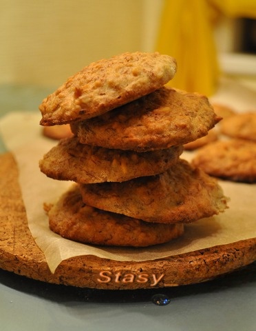 Flavored oatmeal-banana cookies
