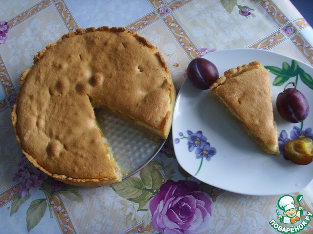 Pie with plums 