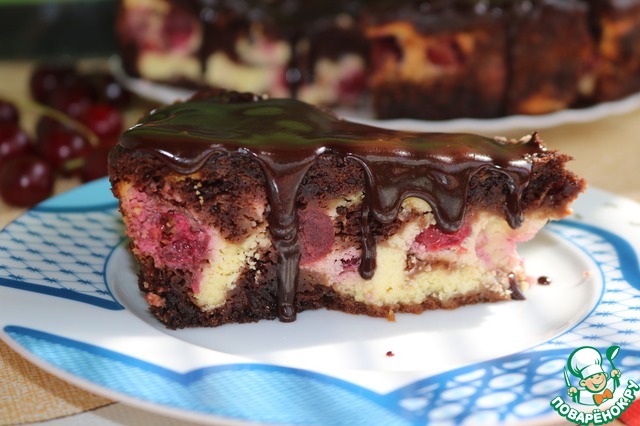 Cheesecake-chocolate cake with cherries