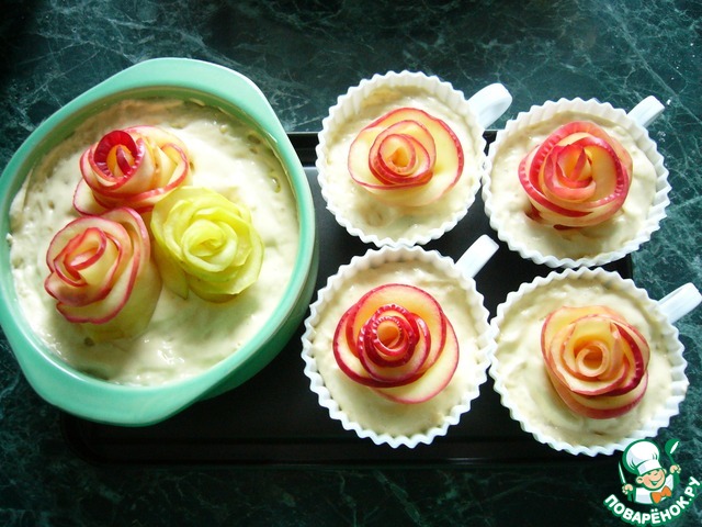 Apple pie with Apple roses