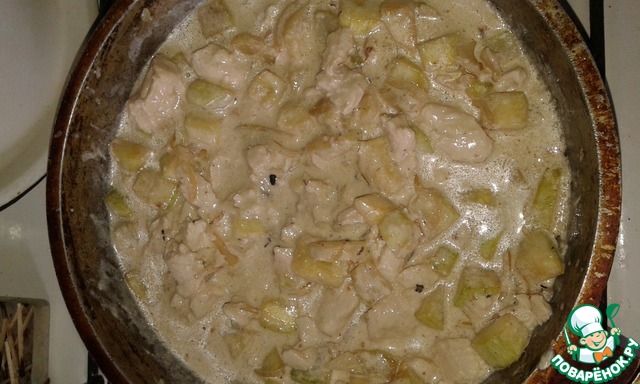 Chicken with squash in cream sauce