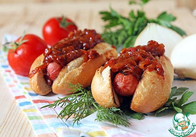 Hot dogs with onions in soy barbecue sauce