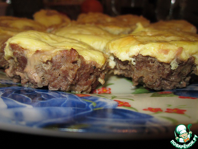 Meat muffins with cheese and egg filling