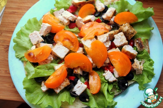Chicken salad on Uzbek flat cake