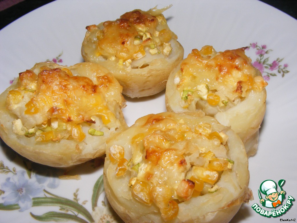 Potatoes with vegetable filling